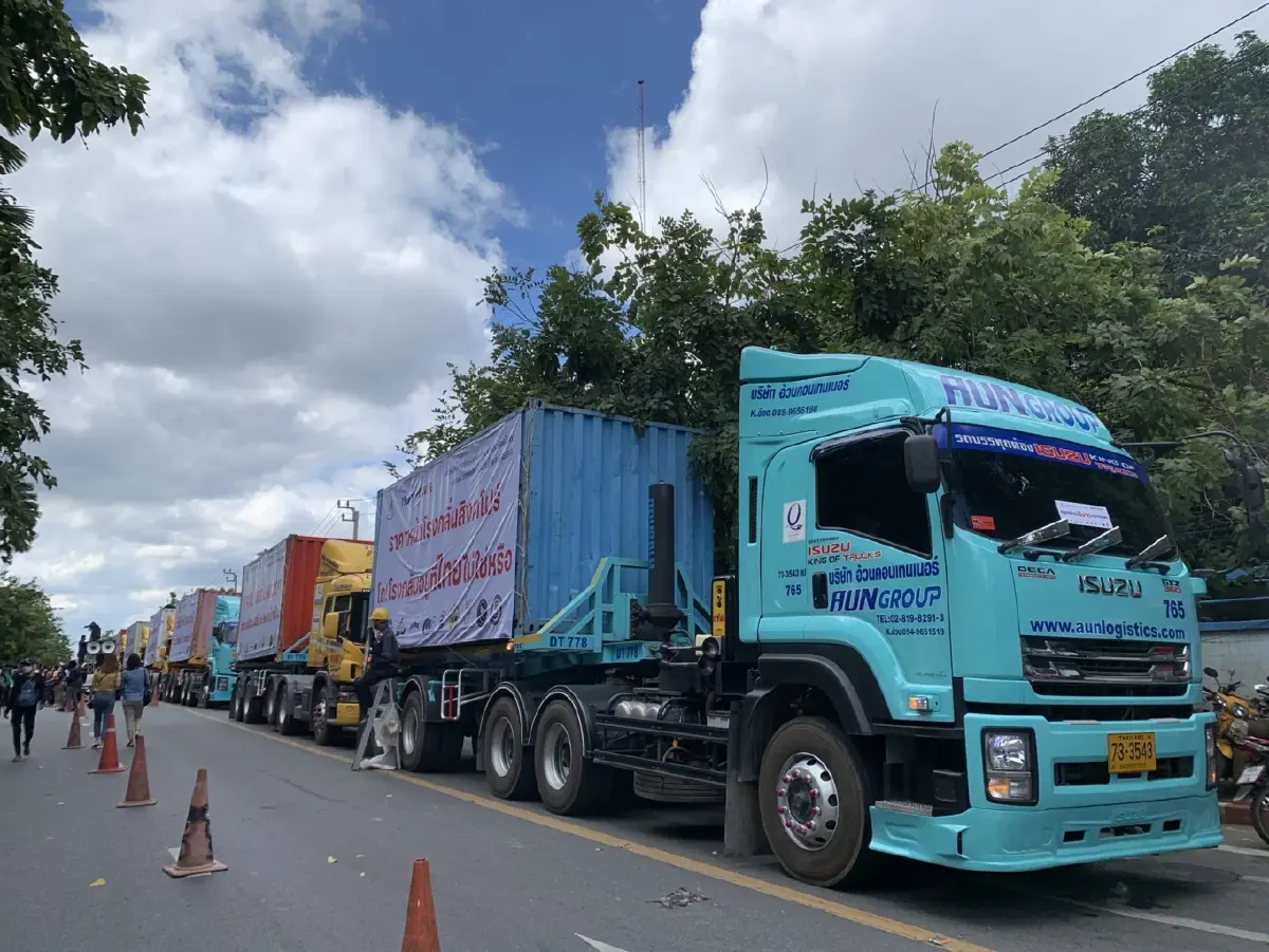 ทัพสิบล้อเตรียมบุกทำเนียบพรุ่งนี้ ค้านรัฐยกเลิกตรึงดีเซล