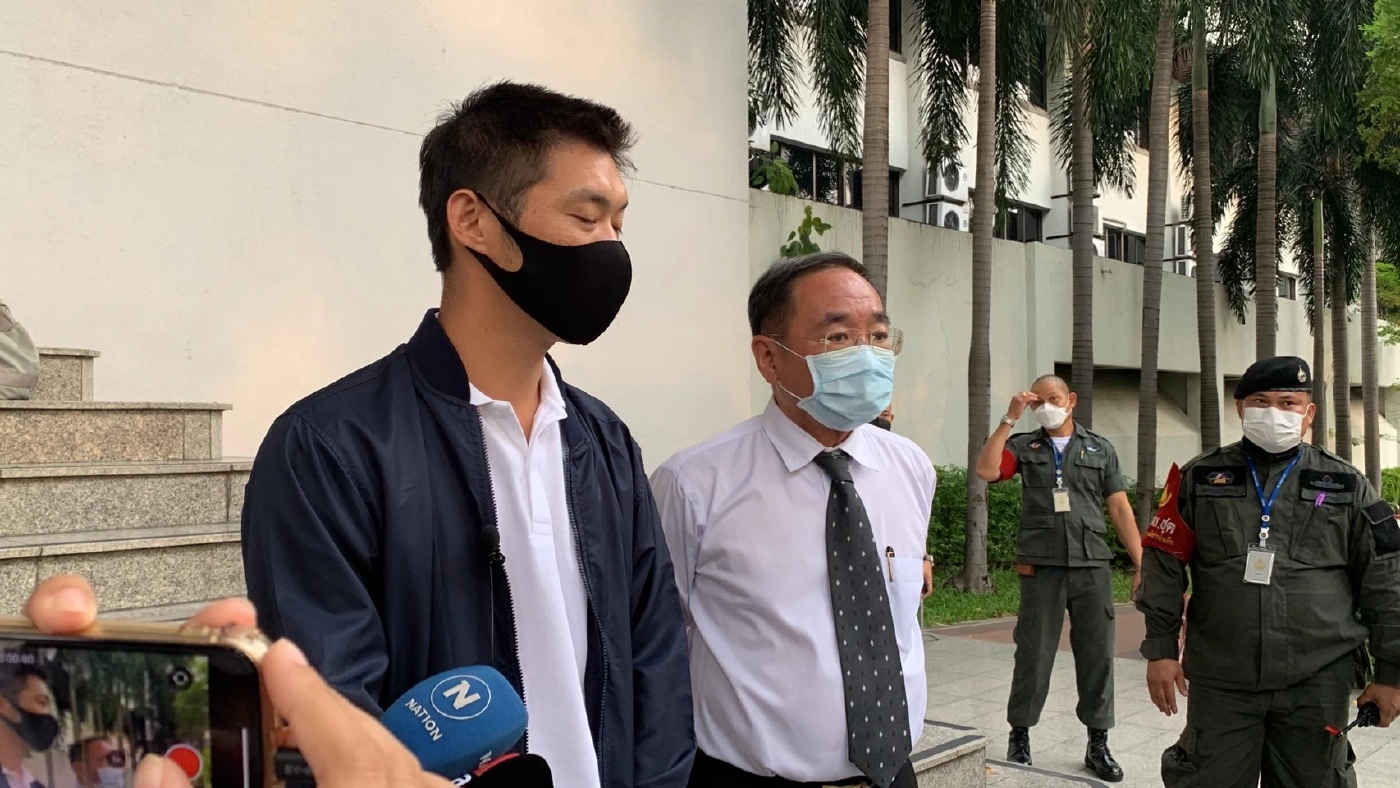 “ธนาธร” ได้ประกันตัวคดี ม.112  ย้ำวิจารณ์วัคซีนเพื่อป้องสถาบันฯ