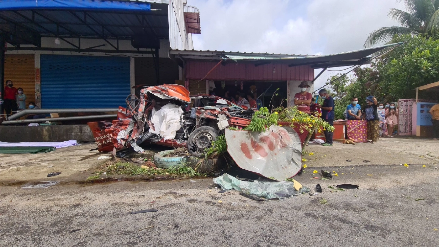 วินาทีอุบัติเหตุชน 3 คันรวด