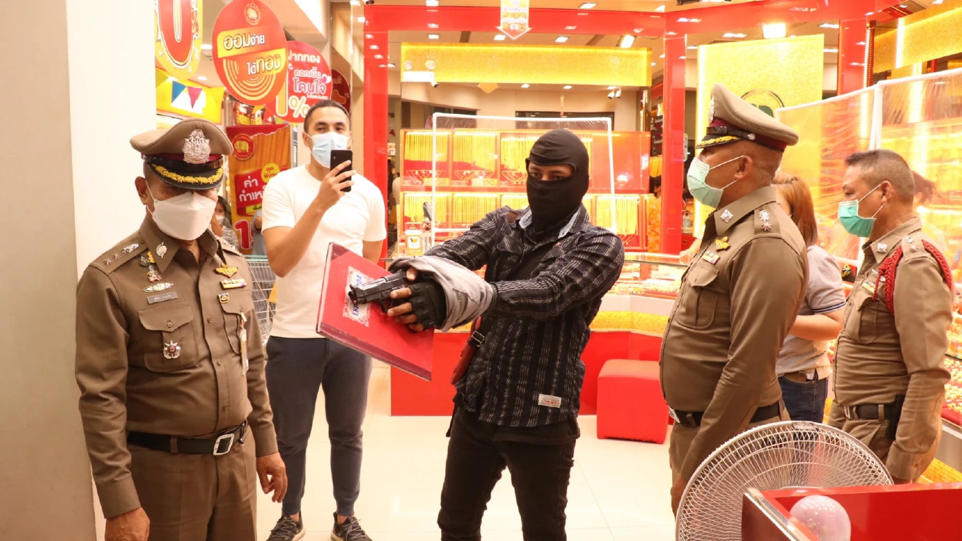 ขยายผลไอ้เบสชิงทองที่ห้างดังโคราช อ้างตกงาน