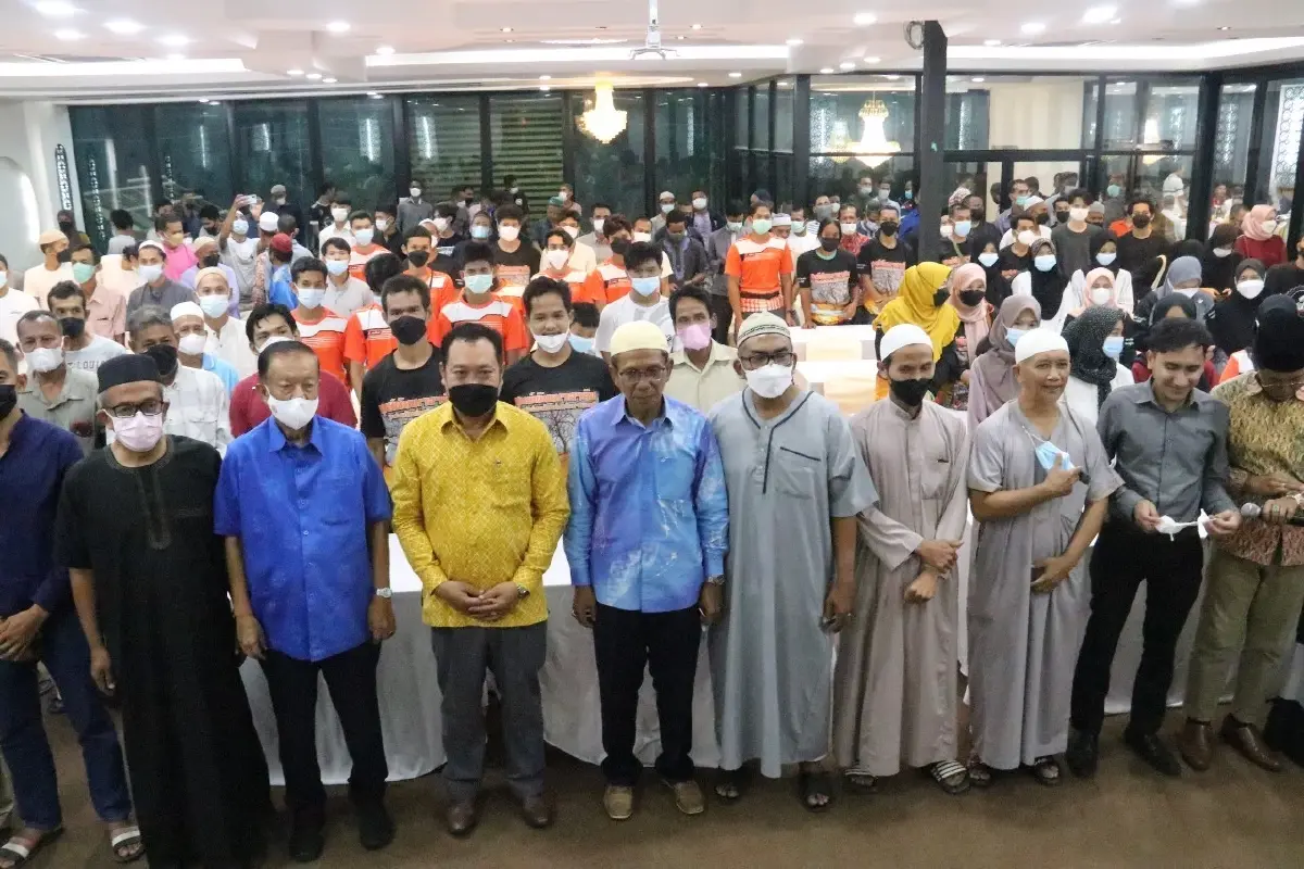 “ทวี” ร่วมสงกรานต์ชายแดนใต้ รดน้ำดำหัวผู้ใหญ่ ชูผู้สูงวัยคือต้นทุนสังคม