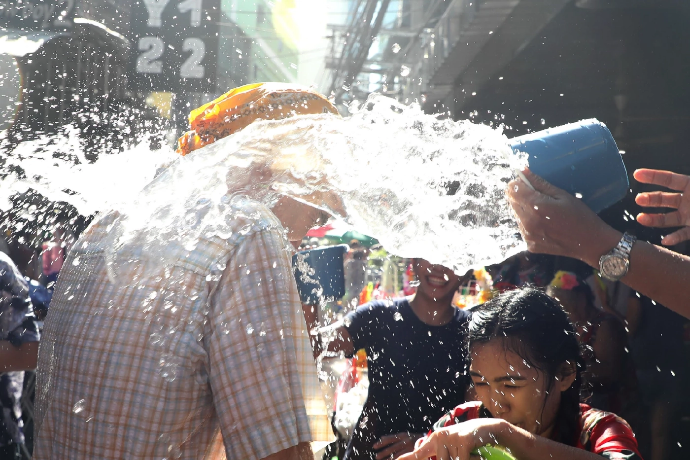  “กรมอนามัย” ชี้สงกรานต์นี้งดสาดน้ำในที่สาธารณะ ส่อเข้าข่ายผิดกฎหมาย