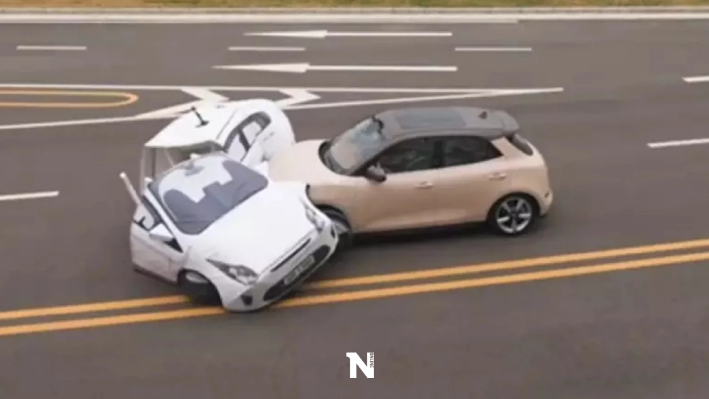 รถยนต์ไฟฟ้าค่ายดัง ไม่ผ่านการทดสอบระบบเบรกอัตโนมัติ พุ่งชนรถและเด็กจำลอง