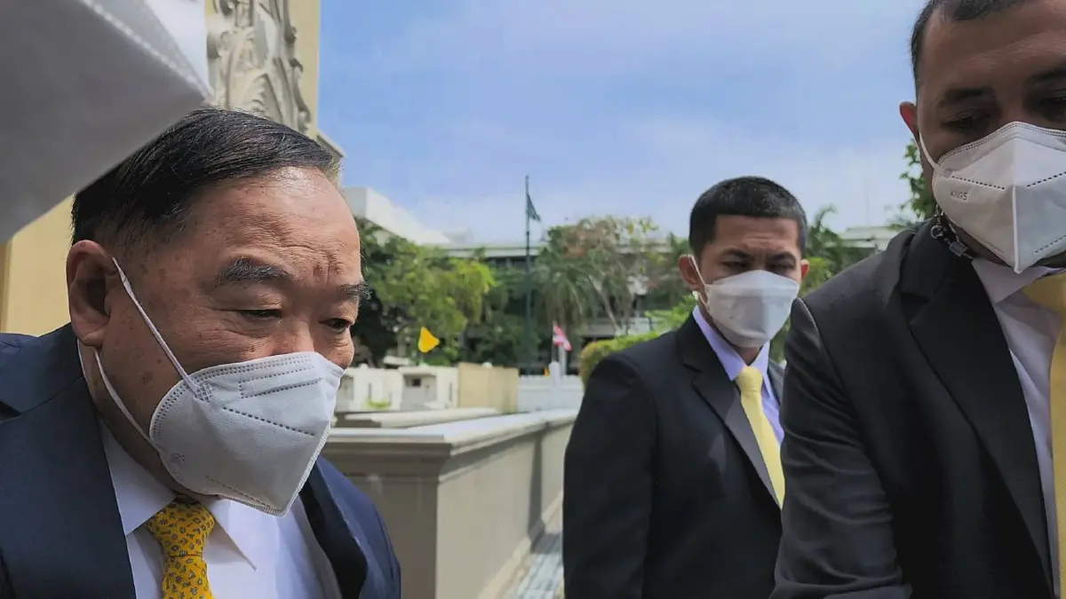 "บิ๊กป้อม"ไม่ตอบหลังปธ.ญาติวีรชนพฤษภา 35 ชงนั่งนายกฯขัดตาทัพ