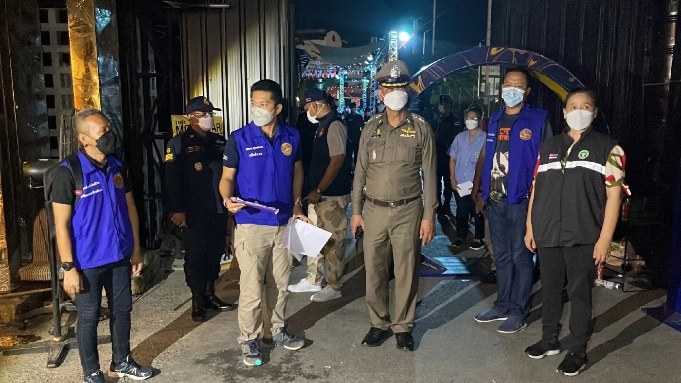 ผู้ว่าฯ นนทบุรี สั่งปิดร้าน "มูนบาร์" 5 วัน เซ่นจัดงาน "สาดน้ำ" เสี่ยงโควิด