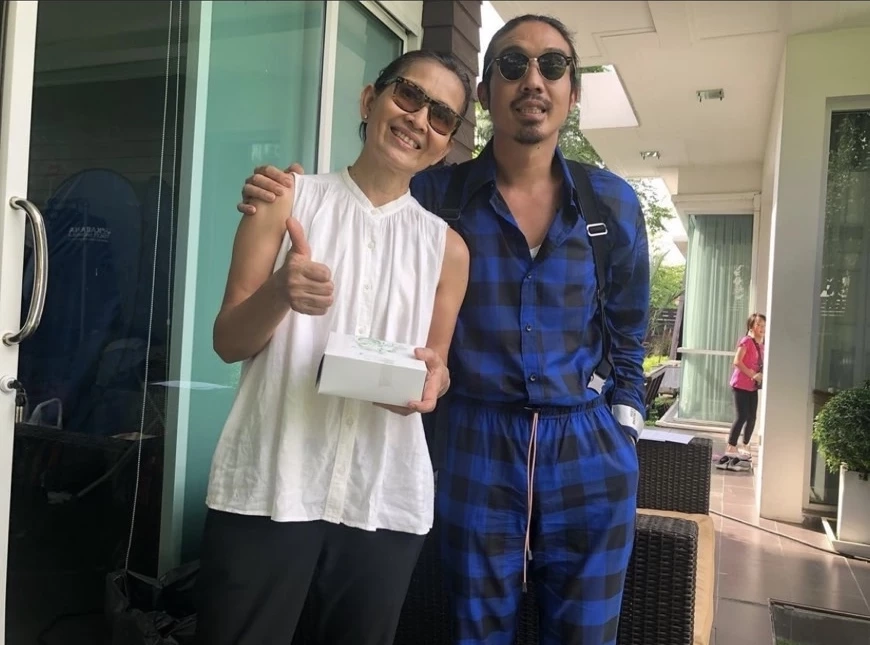 ช็อก ! “เจย์ ศุภกาญจน์” ลูกชาย “เจี๊ยบ กาญจนาพร” ถูกพบเสียชีวิตในบ้านพัก