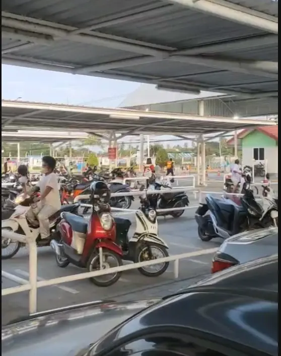 คนร้ายควงปืนปล้นทอง 15 บาทในห้างบิ๊กซีปัตตานี 