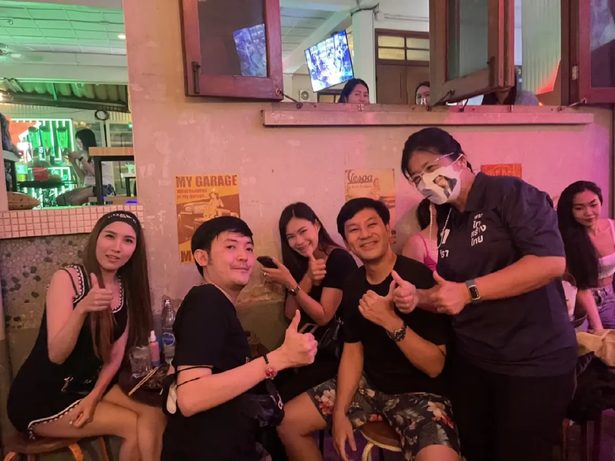 "ศิธา" ลุยหาเสียงถนนข้าวสาร ชูปลดล็อก กม. ขวางการทำมาหากินของ ปชช.