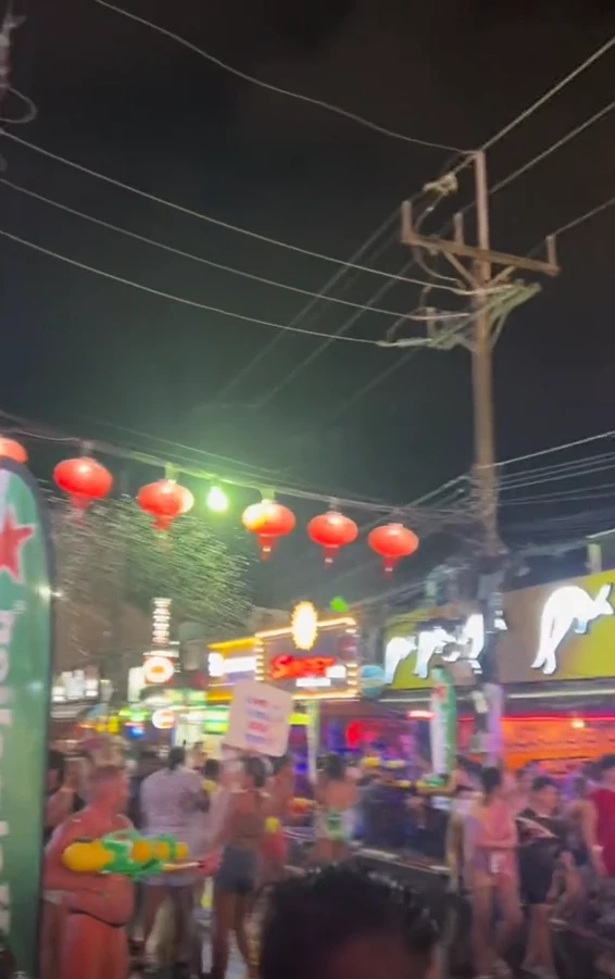 "ประยุทธ์" สั่งผู้ว่าฯ ภูเก็ต ทำความเข้าใจ "นทท.ต่างชาติ" ห้ามเล่นสาดน้ำ 