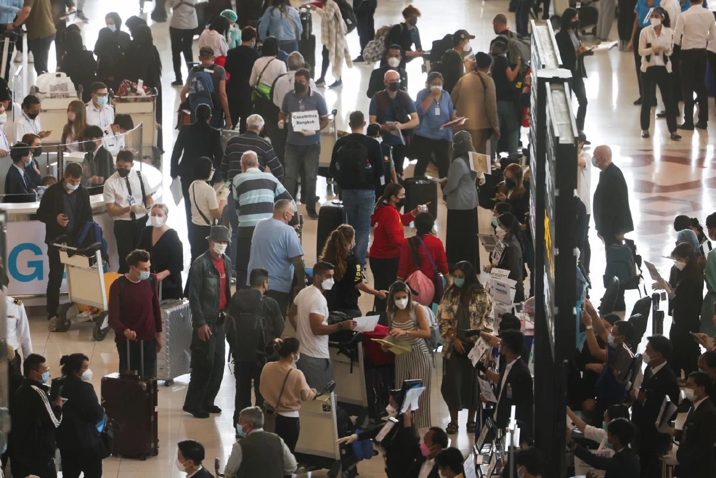 นพ.ธีระ ชี้ เลิกตรวจ RT-PCR ลดวันกักตัวและโรคประจำถิ่น จะเกิดอะไรขึ้น?