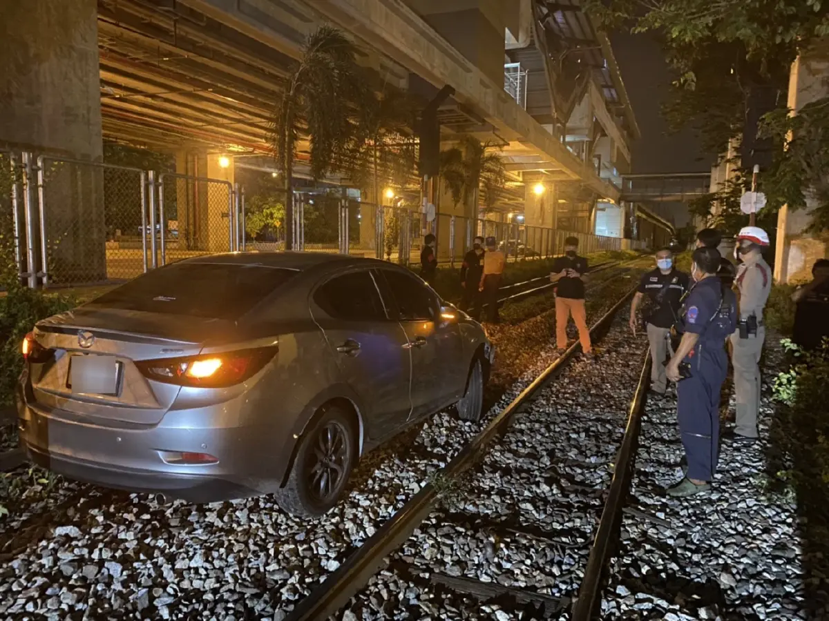 สาวขับเก๋งวิ่งบนทางรถไฟ อ้าง "ไม่ชินทาง" โชคดีไม่มีรถไฟช่วงเกิดเหตุ