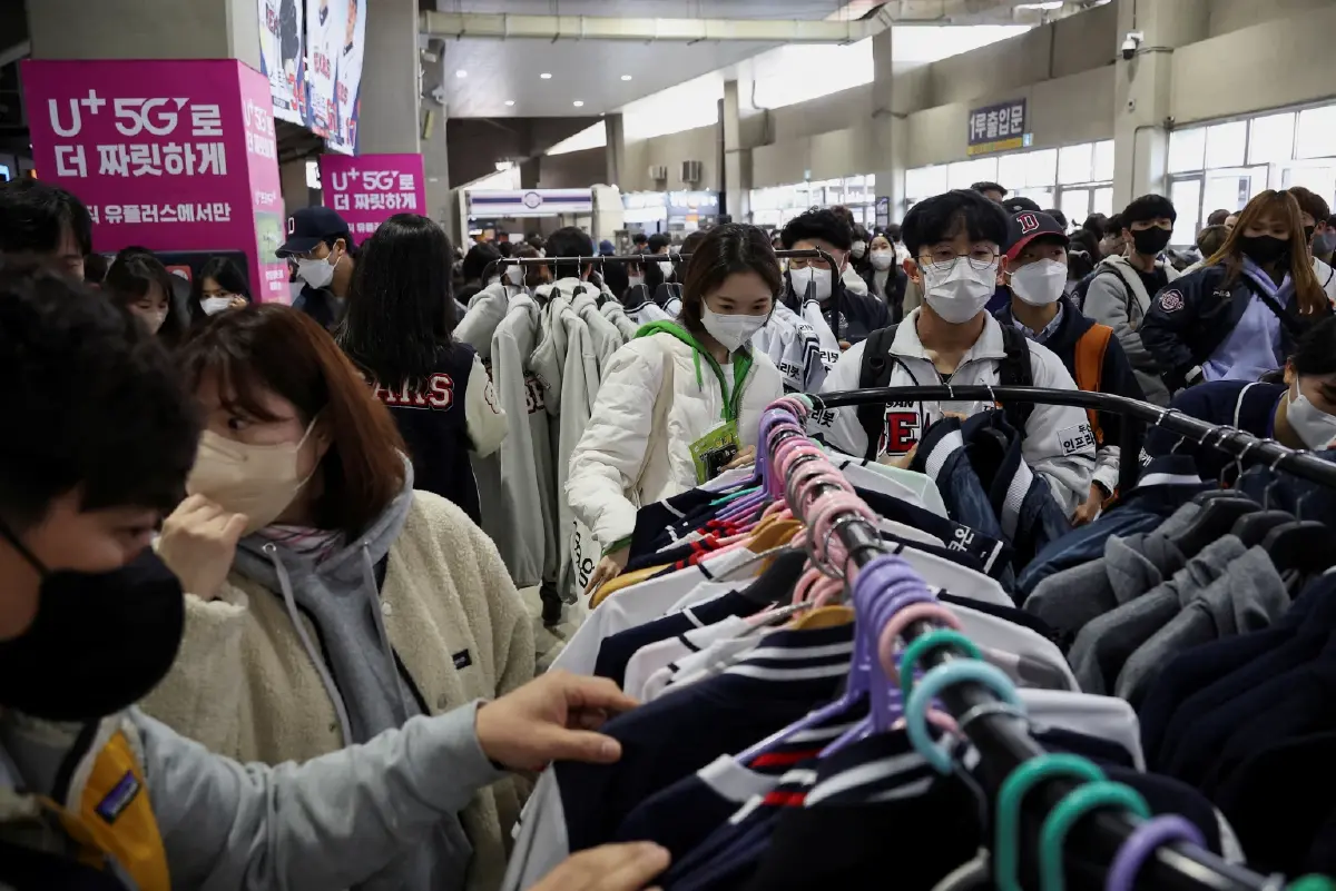  Fast Fashion นั้นสมชื่อ คือเป็นแฟชั่นที่มาไวไปไว