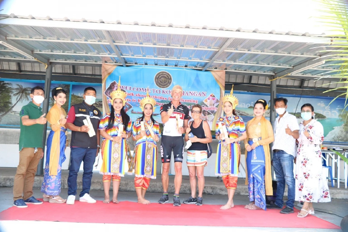 นักเที่ยวเกาะพะงัน งง! บังคับฟูลมูนครึ่งคืน