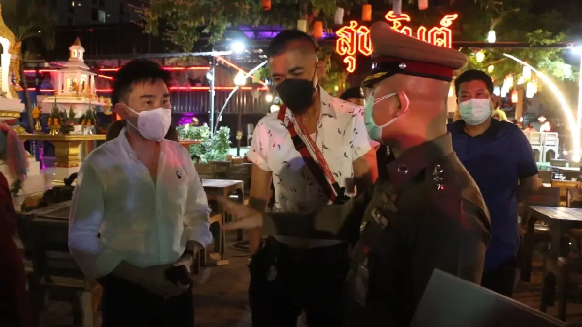 ตร.เข้าตรวจสอบสถานบันเทิง 3 แห่ง ใช้เสียงดัง