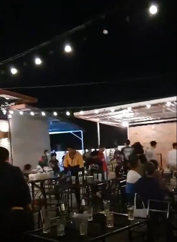 อุกอาจ! โจ๋สางแค้นทะเลาะวิวาทร้านเหล้า ชักปืนยิงกลางห้องฉุกเฉิน รพ.ดับ 1 ราย