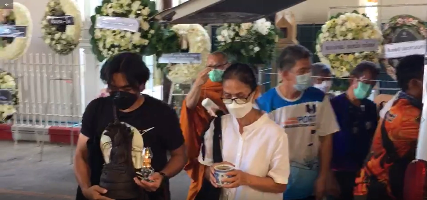 "เจี๊ยบ กาญจนาพร" เดินทางมารับศพลูกชาย รับลูกป่วยซึมเศร้า