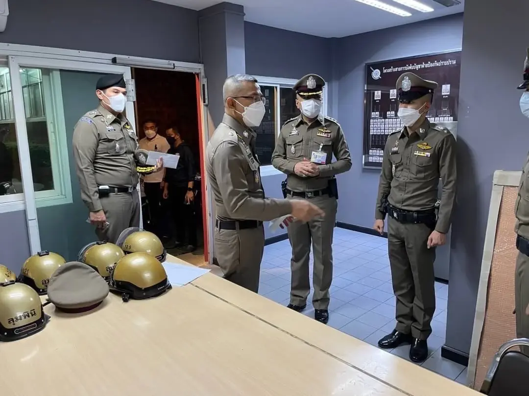  ผบ.ตร.บุกเยี่ยมโรงพักกลางดึก-ตรวจความเรียบร้อย