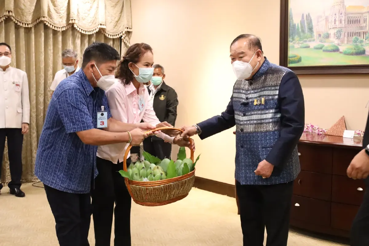 เกษตรสวนปาล์มขอบคุณ "ลุงป้อม" 3 ปี เพิ่มรายได้ 2.3 แสนล้านบาท