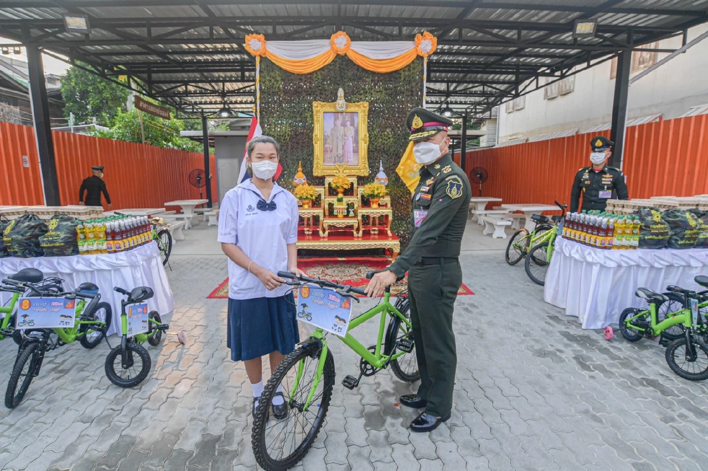 ผู้บัญชาการทหารบก ส่งมอบสวนหย่อมใจกลางชุมชนสุโขทัย ( Pocket Park ) ความร่วมมือ สวนนงนุชพัทยา และ บริษัท แอ๊บโซลูท คลีนเอ็นเนอร์จี้ จำกัด (มหาชน)