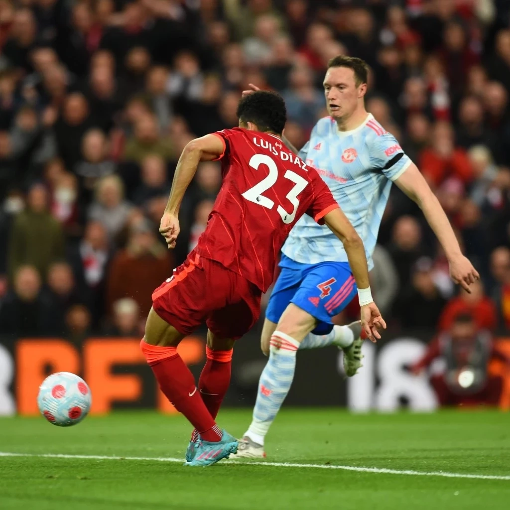 ศึกแดงเดือด หงส์แดง ยำ ปีศาจแดง 4-0 ซาลาห์ เหมา 2 ทะยานขึ้นจ่าฝูง แทนแมนฯซิตี้