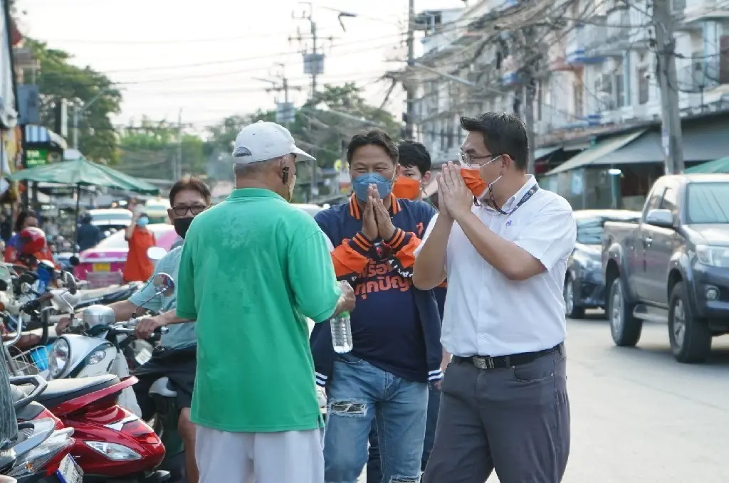 "วิโรจน์" ควง ผู้สมัคร ส.ก. สะพานสูง เสนอนโยบาย "ลอกท่อ-ลอกคลองทั่วกรุง"