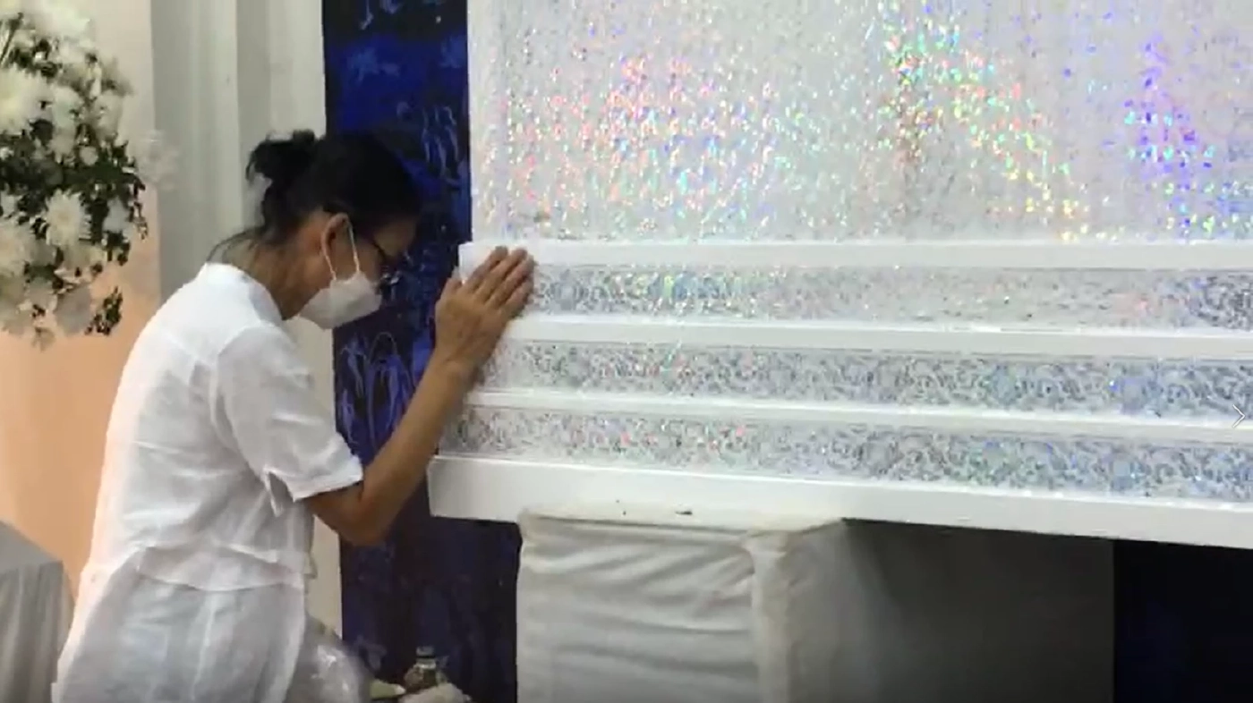 "เจี๊ยบ กาญจนาพร" เดินทางมารับศพลูกชาย รับลูกป่วยซึมเศร้า