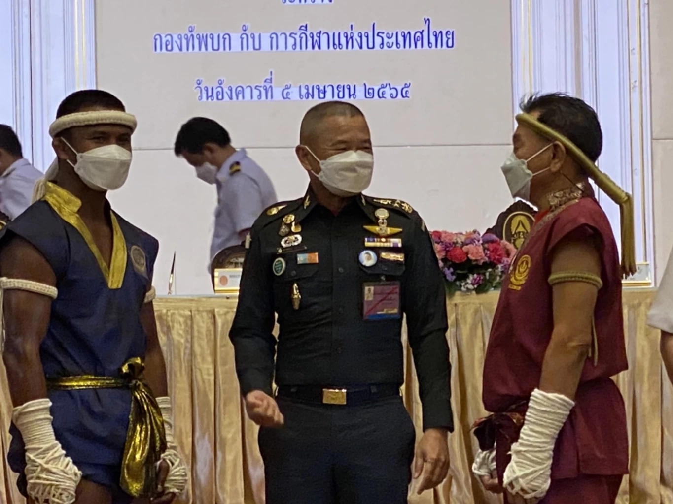 ผบ.ทบ.- กกท. ลงนามร่วมพัฒนามวยไทยผ่านสนามมวยลุมพินี ลั่นต้องปลอดพนัน
