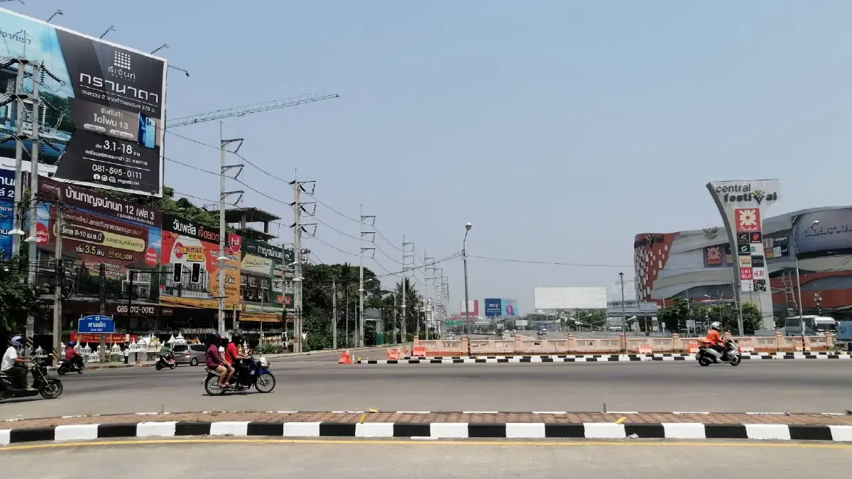 เจ้าหน้าที่ระดมดับไฟป่าบนดอยสุเทพเสียหาย 20 ไร่