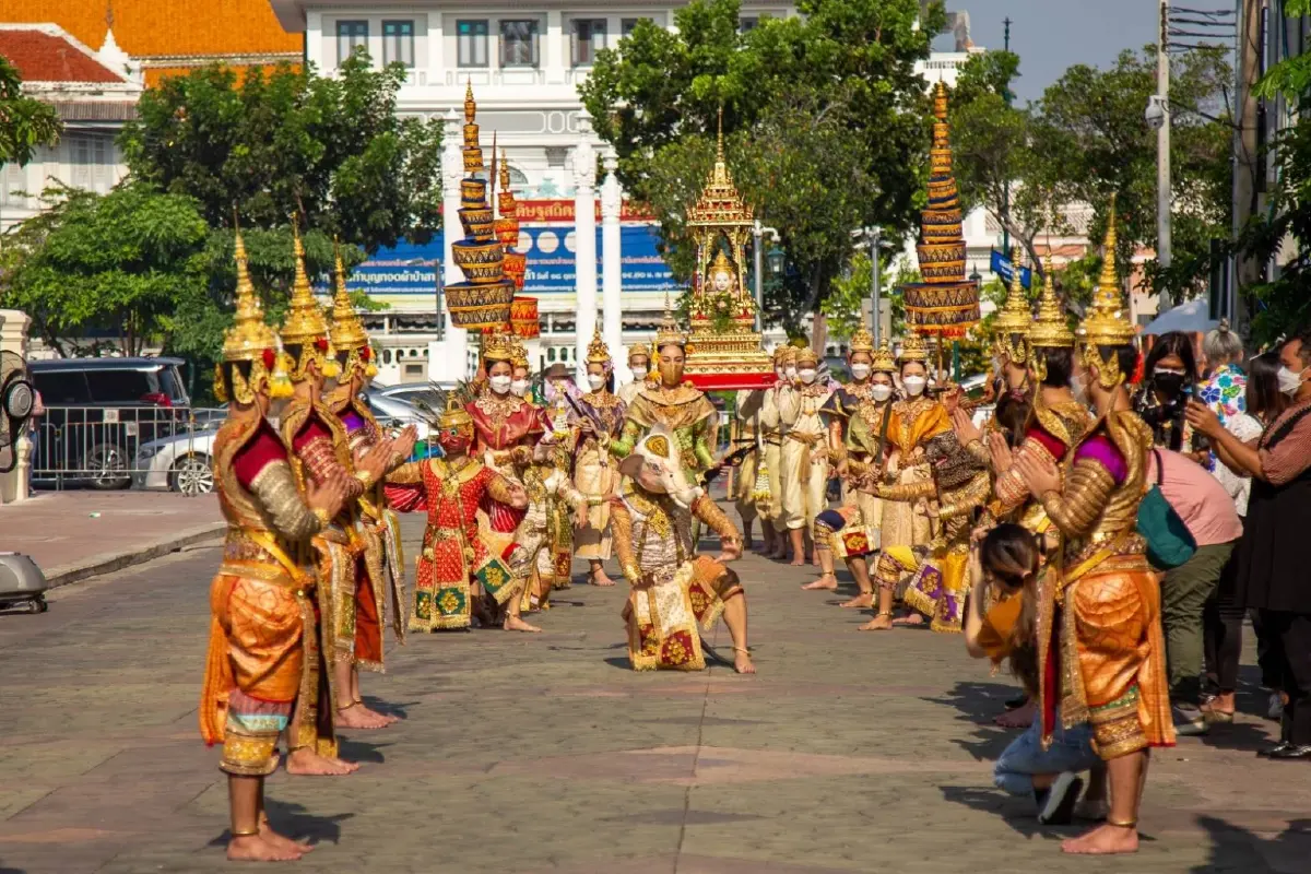 ททท. เปิดงานเทศกาล “เย็นทั่วหล้า มหาสงกรานต์ 2565” ชูคอนเซปต์ "สงกรานต์วิถีใหม่ แต่งไทยเที่ยววัด" ชวนสัมผัสอัตลักษณ์ไทยผสานวิถีใหม่ ณ 10 พระอารามหลวง กรุงเทพมหานคร