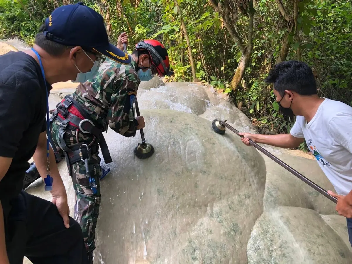 กรมอุทยานฯ โพสต์ประกาศตามหา นทท. มือบอนเขียนน้ำตก