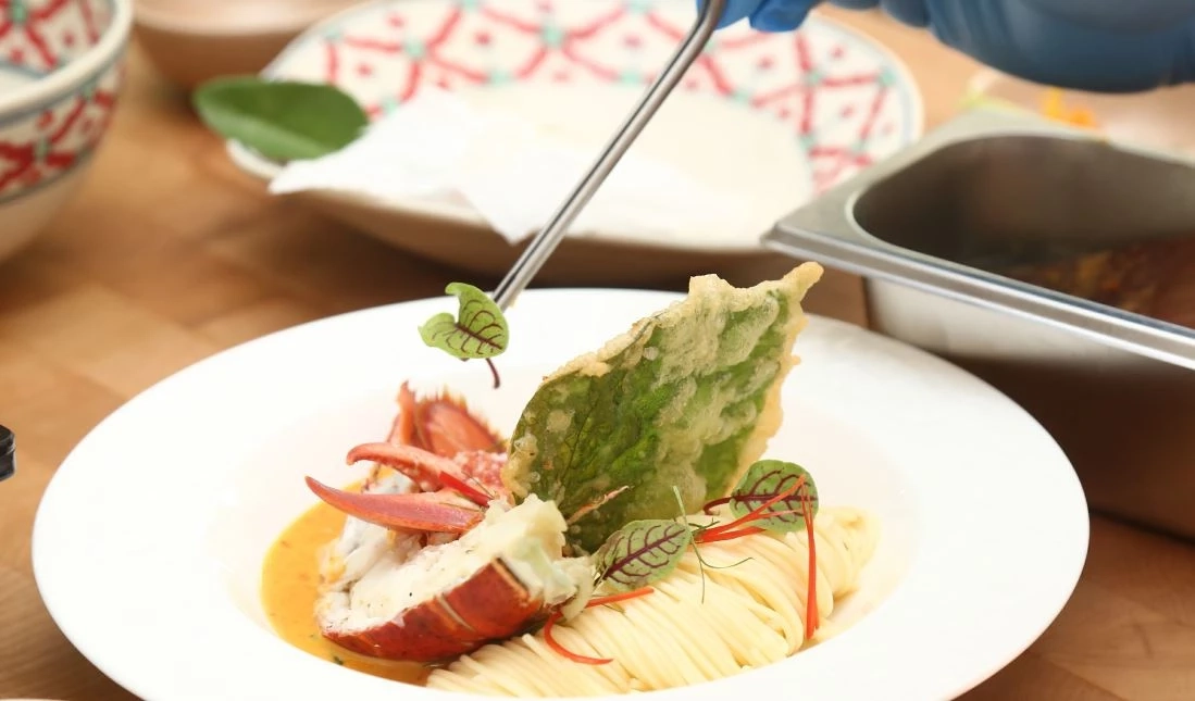 กาตาร์ แอร์เวย์ส ฉลองครบรอบ 25 ปี สานต่อเมนูอาหารไทยกับเชฟเอียน