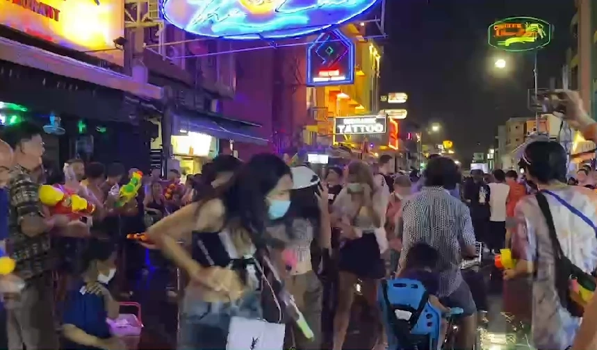 บรรยากาศสงกรานต์ ถนนข้าวสาร