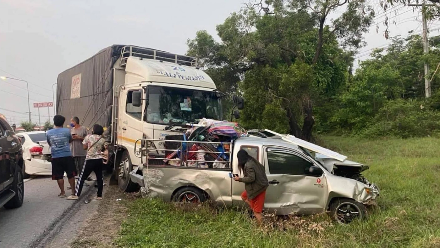 ถนนมิตรภาพปริมาณรถหนาแน่น คนแห่กลับบ้านช่วงสงกรานต์