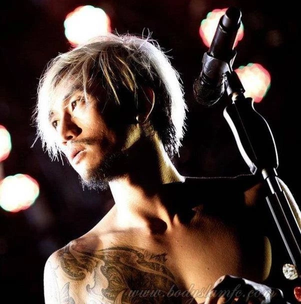 ตูน บอดี้สแลม รับปริญญากิตติมศักดิ์ สาขาวิชาดนตรีสากล ม.รามคำแหง