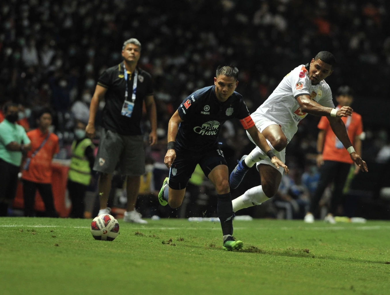 บุรีรัมย์แค่เจ๊าเชียงราย 1-1 ยังต้องรอแชมป์ต่อ