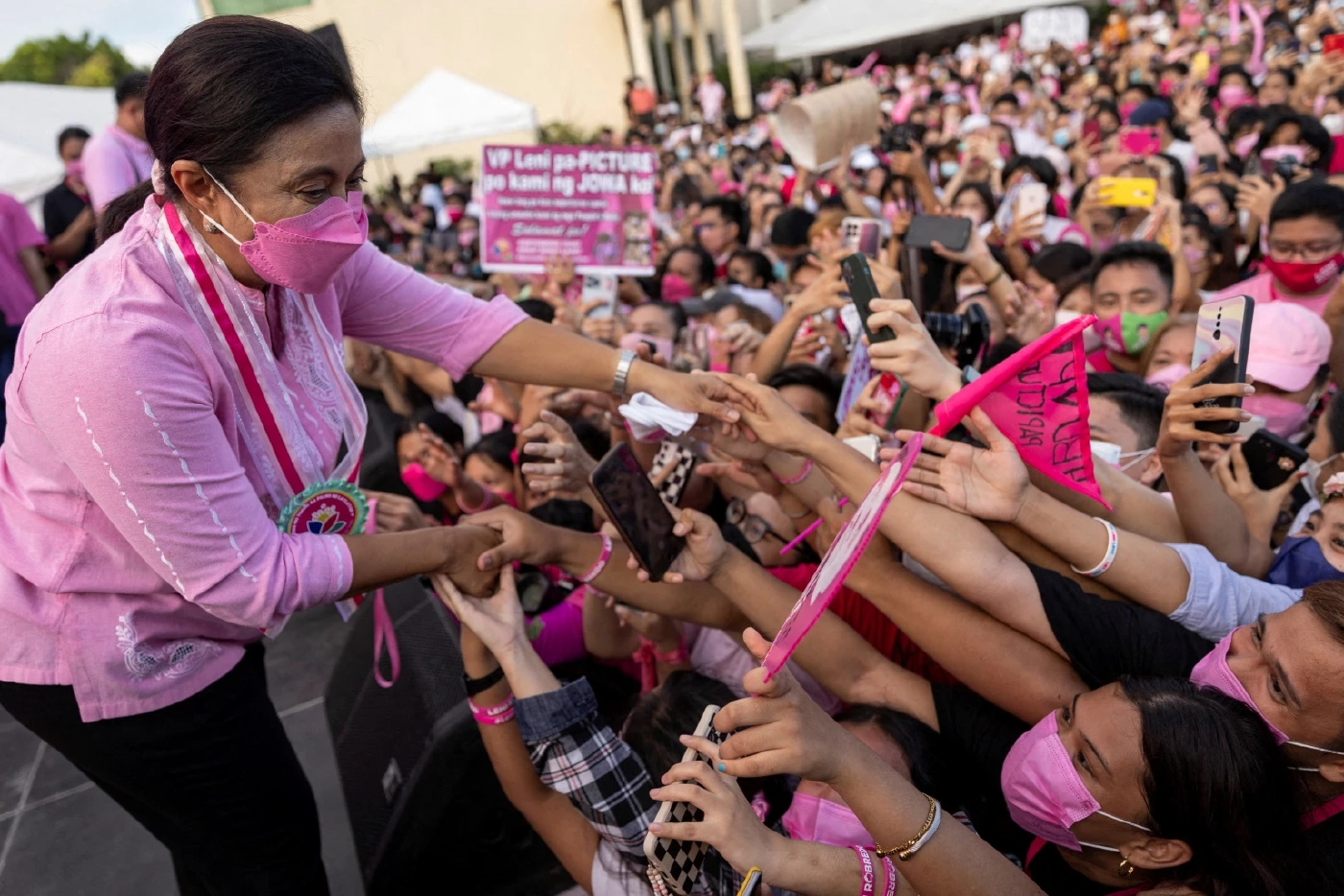 รองประธานาธิบดีเลนี โรเบรโด