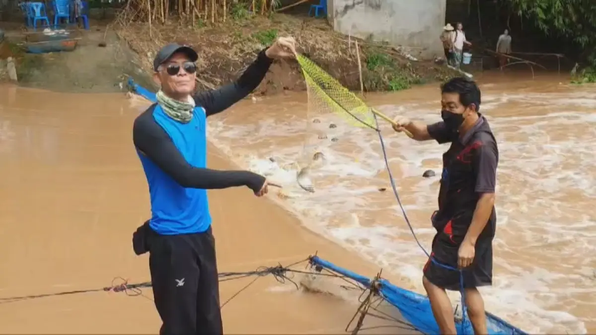 อานิสงส์น้ำหลาก ชาวบ้านจับปลาได้วันละ1,000 บาท!