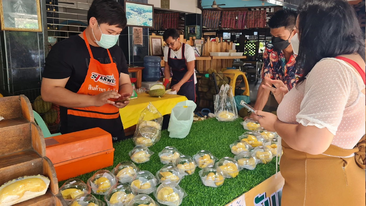 สวนกระแส ผุดไอเดียขายทุเรียนราคา 10 บาท ลูกค้าพรึ่บ
