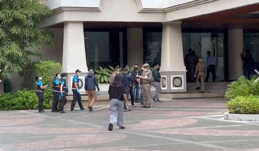 ตร.ถือหมายศาลบุกค้นห้องเชือดนักการเมืองใหญ่คอนโดฯ สุขุมวิท 3 