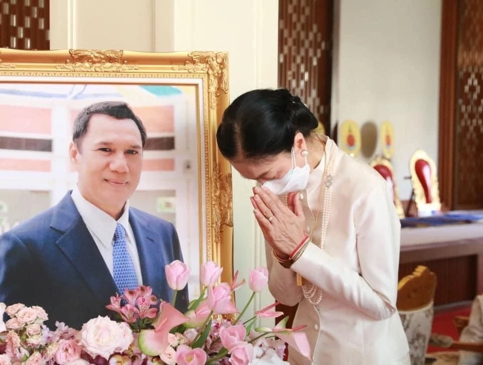 ‘ดวงเดือน’ ร่วมพิธีเคลื่อนร่าง ‘สรพงศ์ ชาตรี’ กลับบ้านโคราช