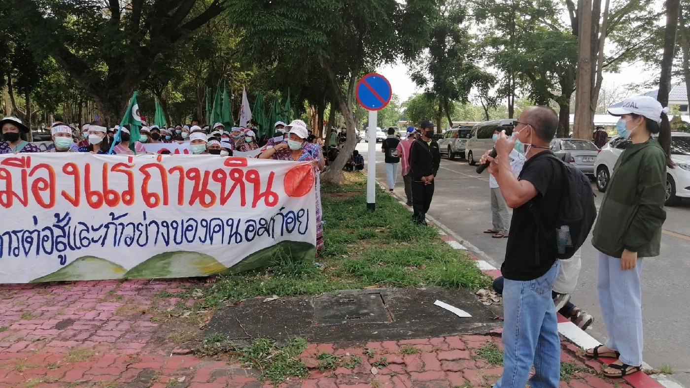 ชาวบ้านเดินเท้ายื่นฟ้องศาลปกครองเชียงใหม่ระงับเหมืองอมก๋อย