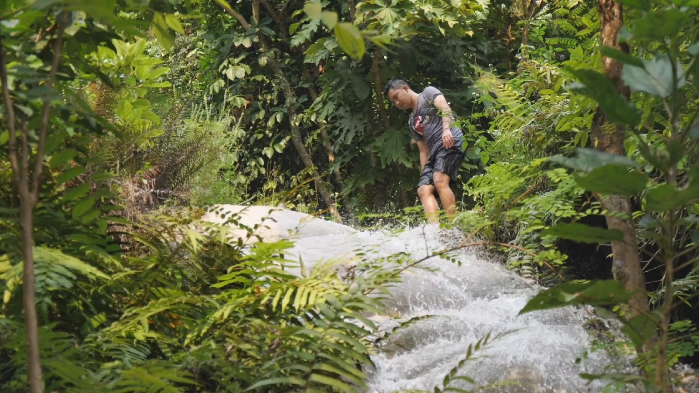 ชาวเชียงใหม่นับพันแห่เล่นน้ำตกช่วงสงกรานต์