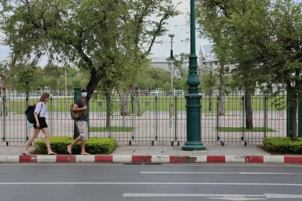 กทม.ยัน สนามหลวง เปิดให้ประชาชนใช้ปกติ ไม่มีการปิดกั้น