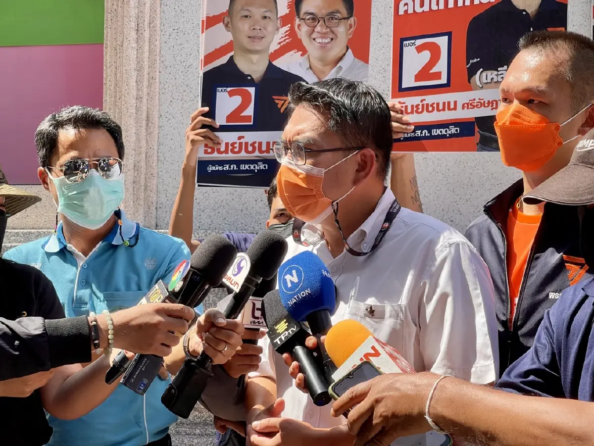 “วิโรจน์” ลงพื้นที่เขตดุสิต ไม่สนโพลอัศวินแซงหน้า