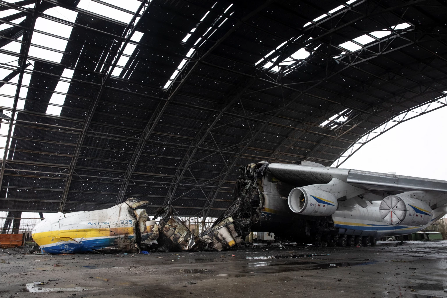 สภาพของเครื่องบิน Antonov An-225 Mriya จากการการโจมตีของรัสเซีย