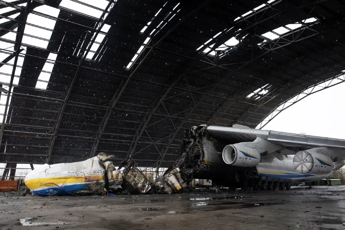 สภาพของเครื่องบิน Antonov An-225 Mriya จากการการโจมตีของรัสเซีย