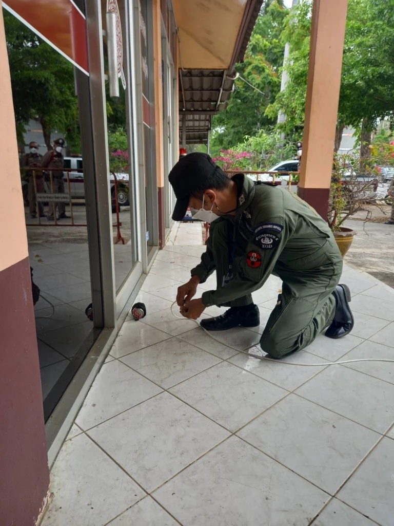 มือดีป่วนเมืองนำวัตถุคล้ายระเบิดวางหน้าป้อมตำรวจ