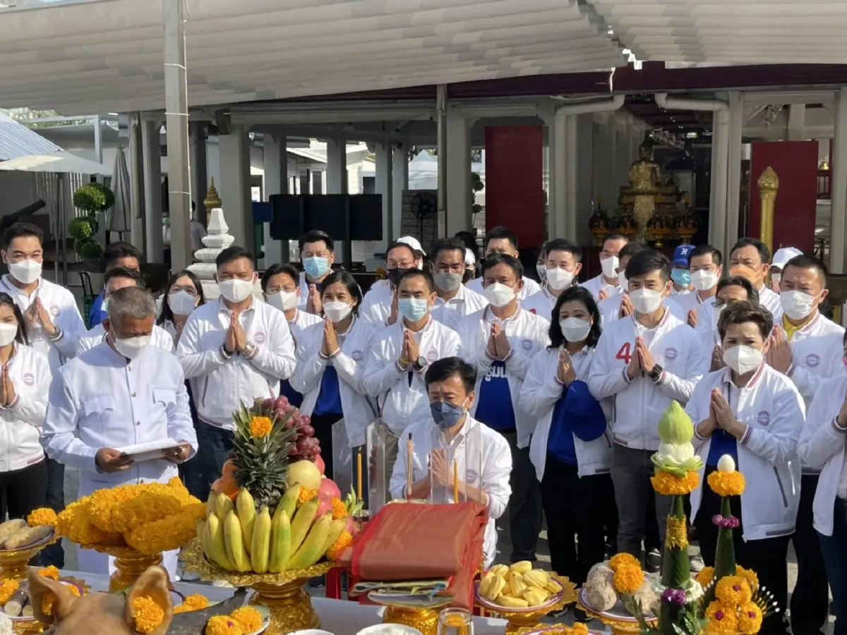 "เสี่ยโต"เอาฤกษ์นำผู้สมัคร ส.ก. พลังประชารัฐ ทั้ง 50 เขต ไหว้ศาลหลักเมือง