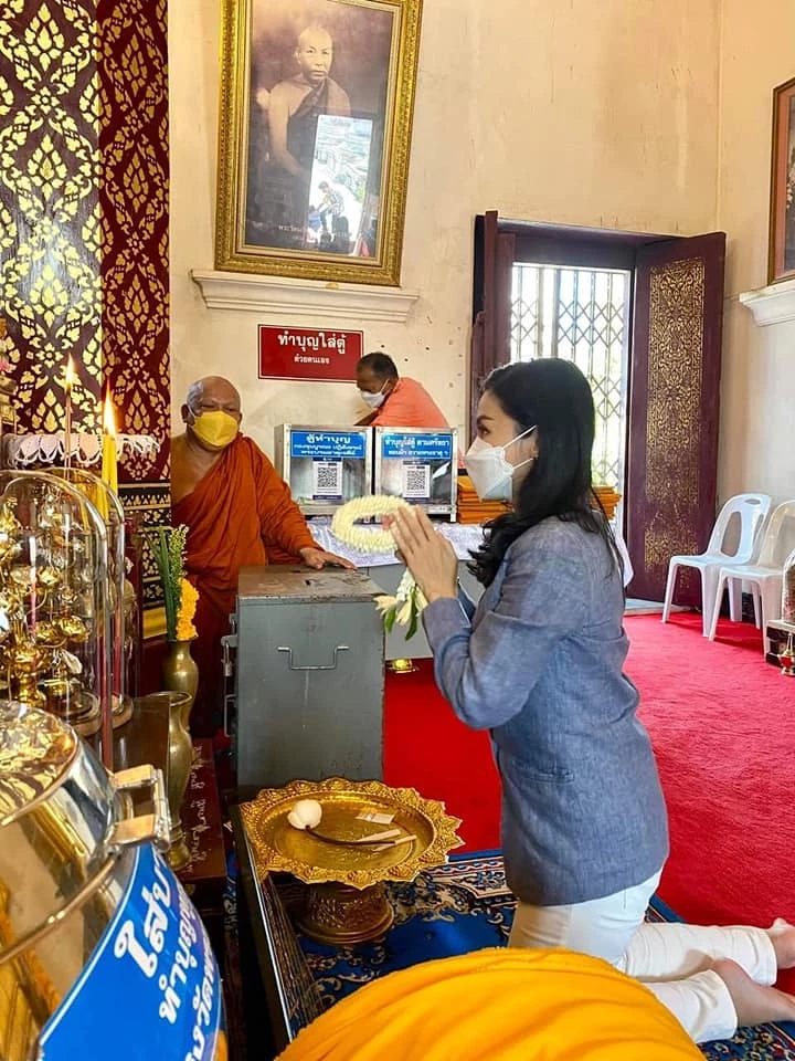 “นฤมล” ทำบุญรับราหู พร้อมเปิดเลขมงคล รับวันหวยออก ลิงก์ชมสดออกหวยงวดนี้