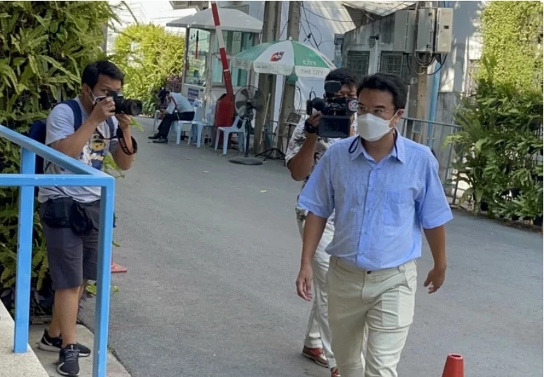 &quot;ทนายตั้ม&quot; พา &quot;เหยื่อสาว&quot; เจ้าของคลิปเสียงลับ เอาผิดอดีตรอง หน.พรรคขืนใจ